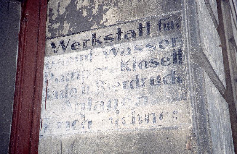 Görlitz, Rauschwalder Str. 57, 14.12.1996.jpg - Werkstat für Dampf-Wasser-Pumpen-Klosett, Bade- u. Bierdruck-Anlagen. Erich ...